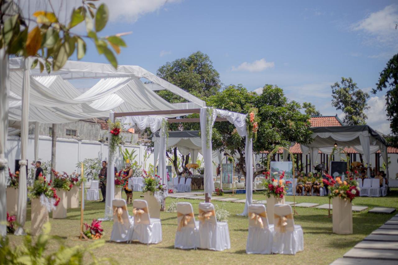 Royal Brongto Hotel Yogyakarta Exterior photo