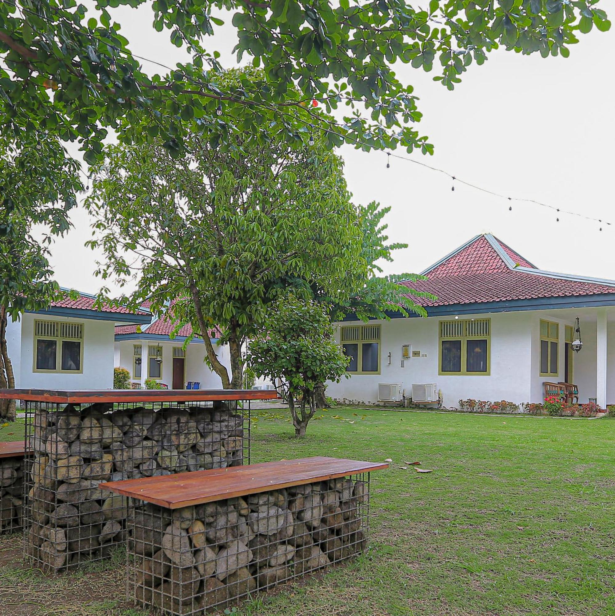 Royal Brongto Hotel Yogyakarta Exterior photo