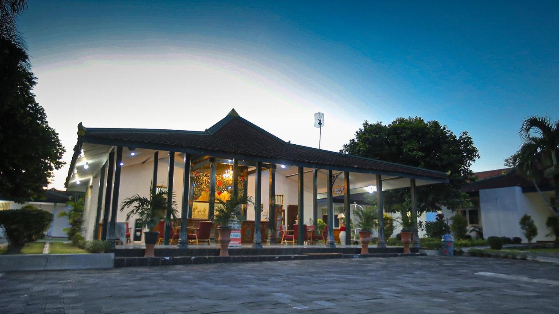 Royal Brongto Hotel Yogyakarta Exterior photo
