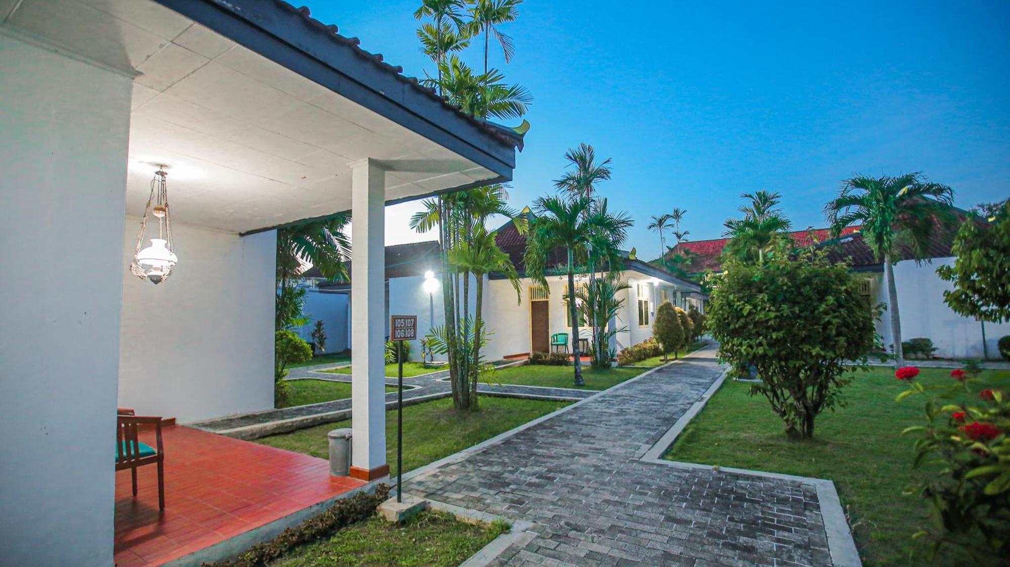 Royal Brongto Hotel Yogyakarta Exterior photo