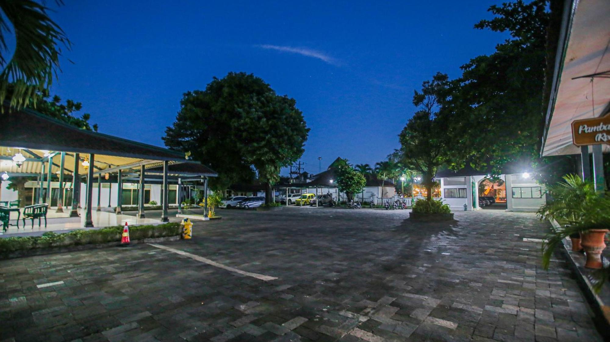 Royal Brongto Hotel Yogyakarta Exterior photo