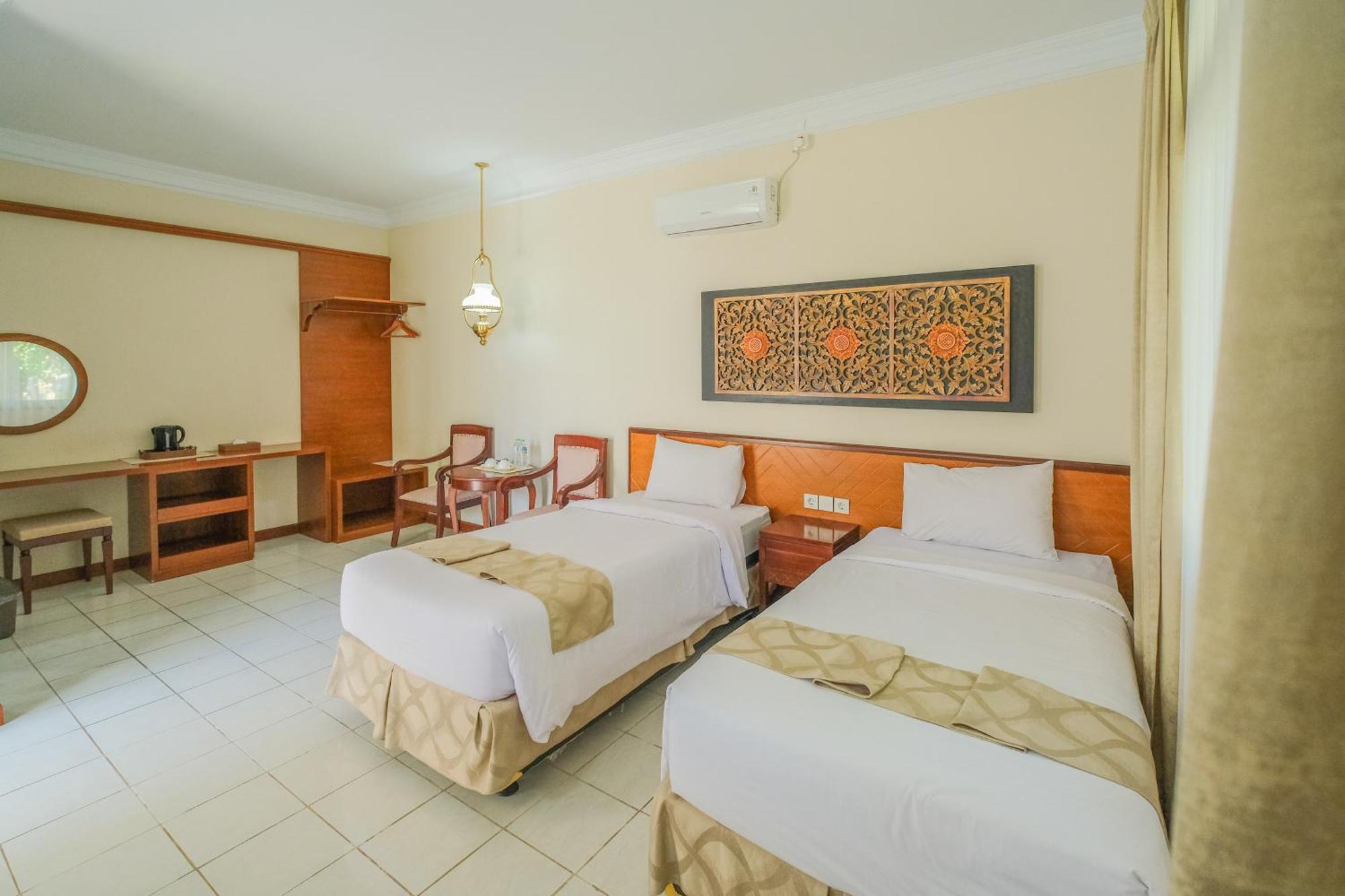 Royal Brongto Hotel Yogyakarta Exterior photo